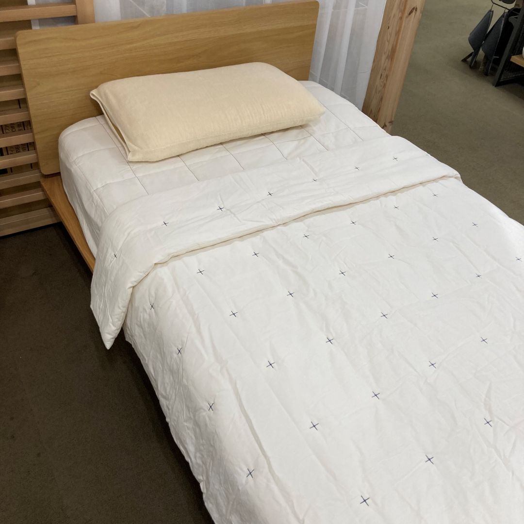 無印良品の洗いざらし キルト そのまま使える薄掛ふとん