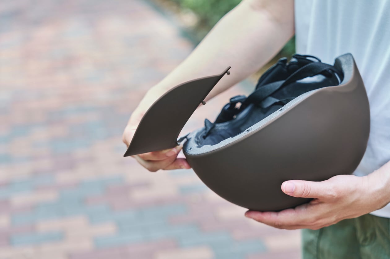 無印良品の風が抜けるヘルメットの取り外しができるバイザー