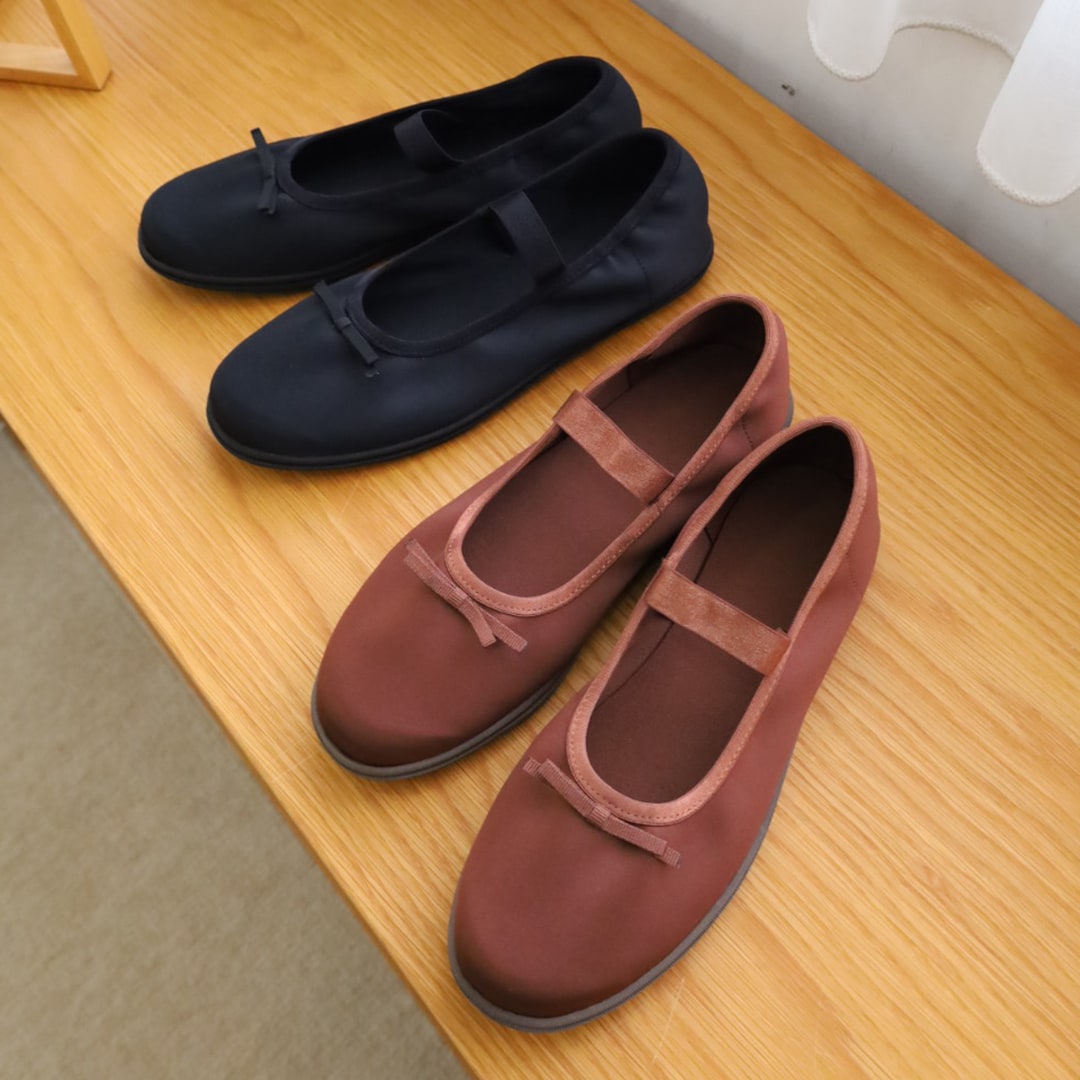 無印良品の柔らかい中敷を使用した撥水ストラップリボンフラットシューズ
