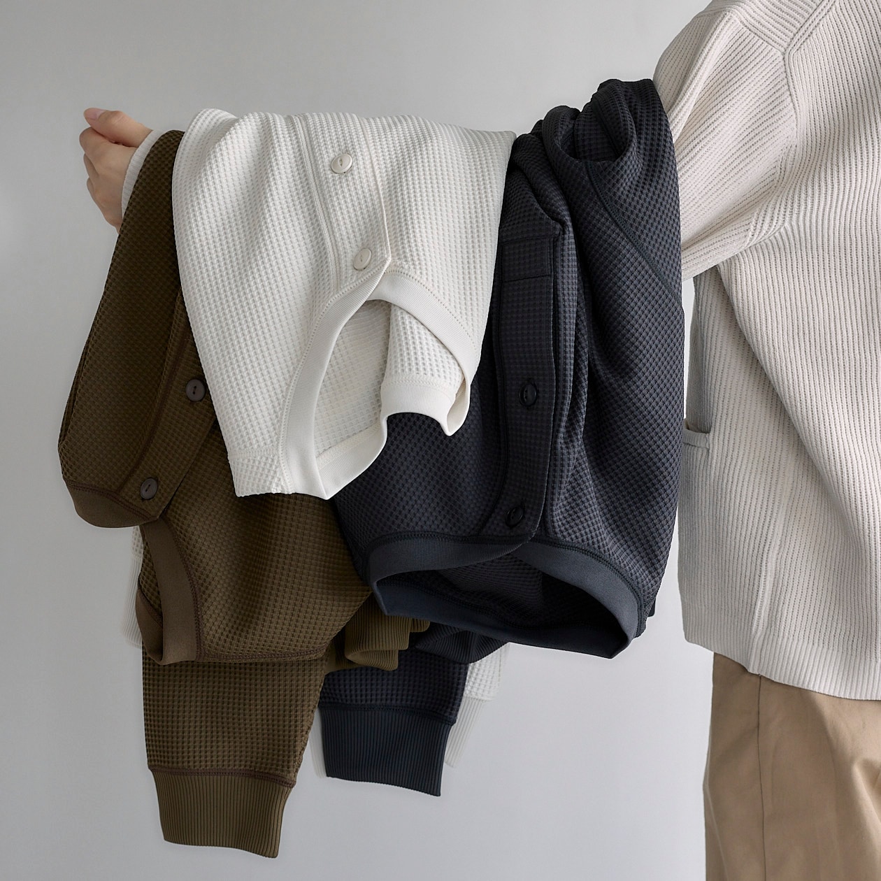 無印良品の紳士 素材に還るワッフル編みヘンリーネック長袖Tシャツ