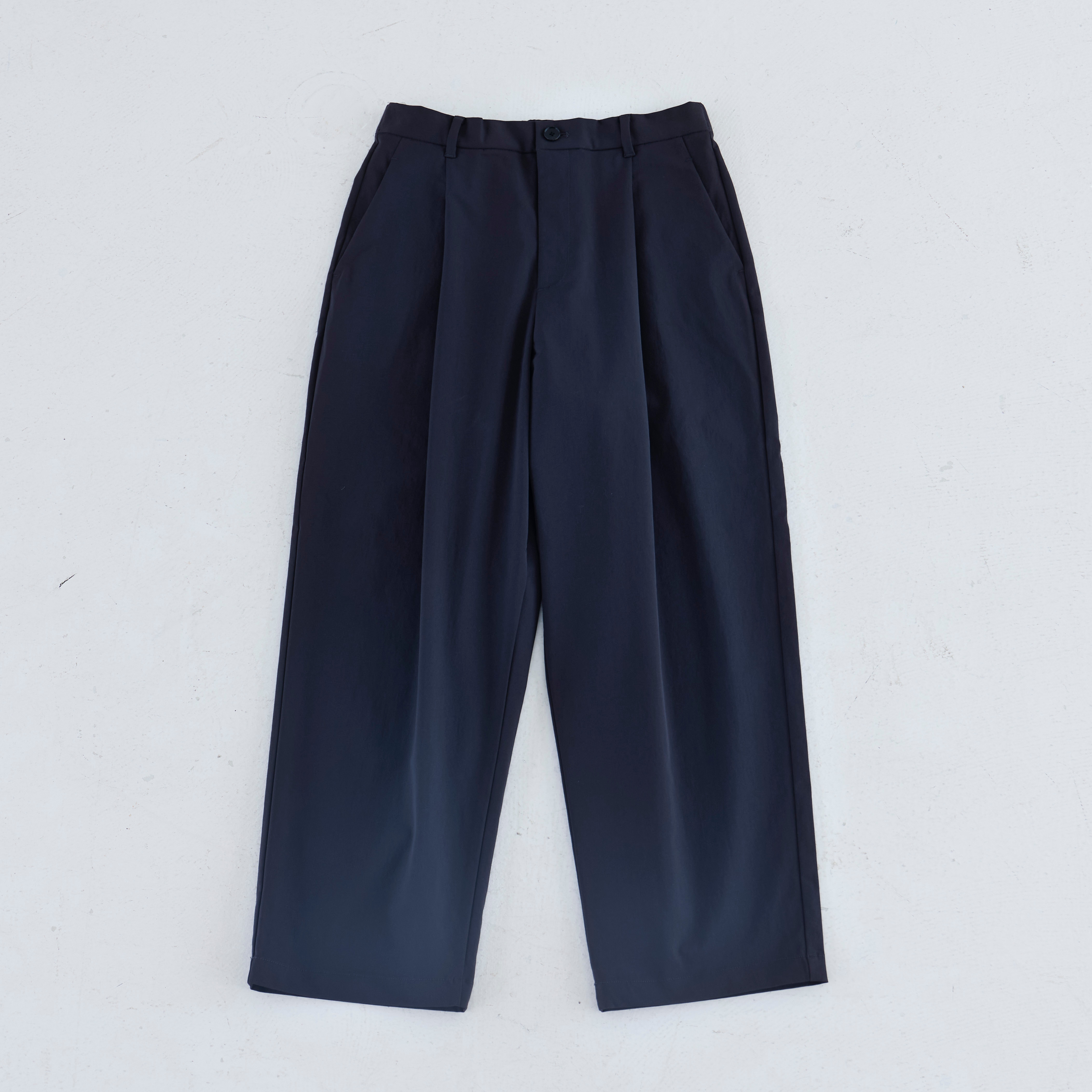 無印良品の撥水ストレッチチノタックワイドパンツ