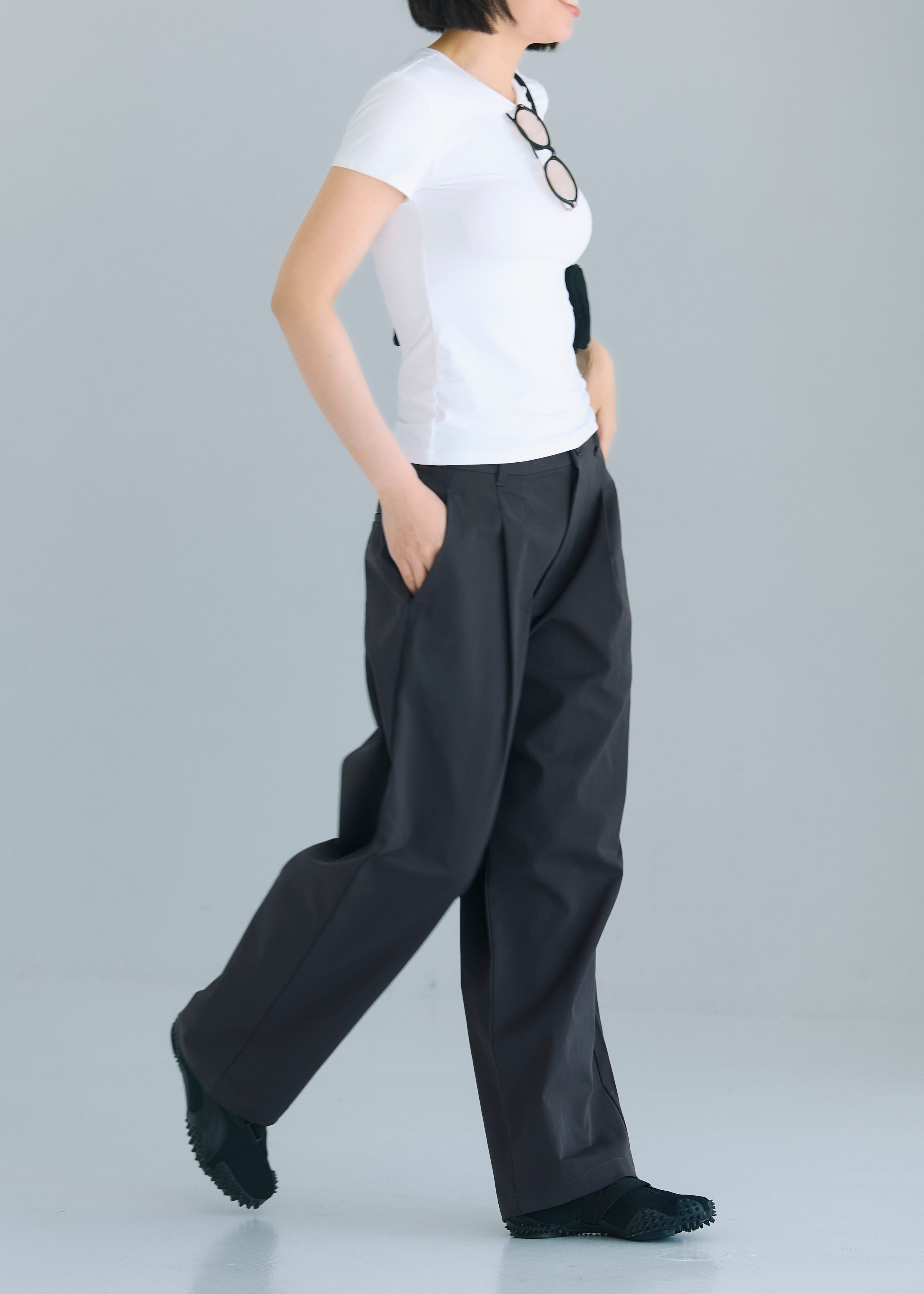 無印良品の撥水ストレッチチノタックワイドパンツ