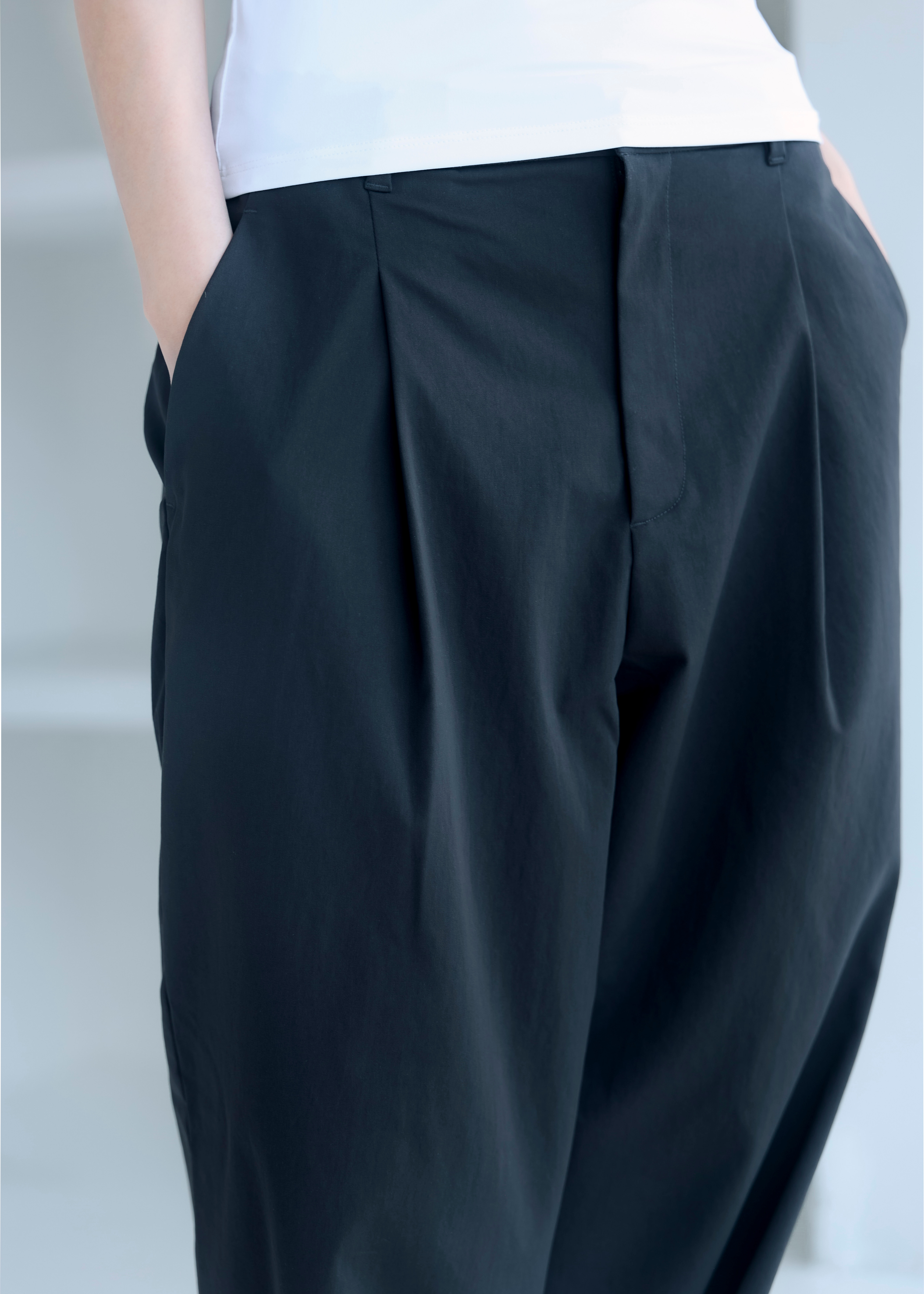 無印良品の撥水ストレッチチノタックワイドパンツ