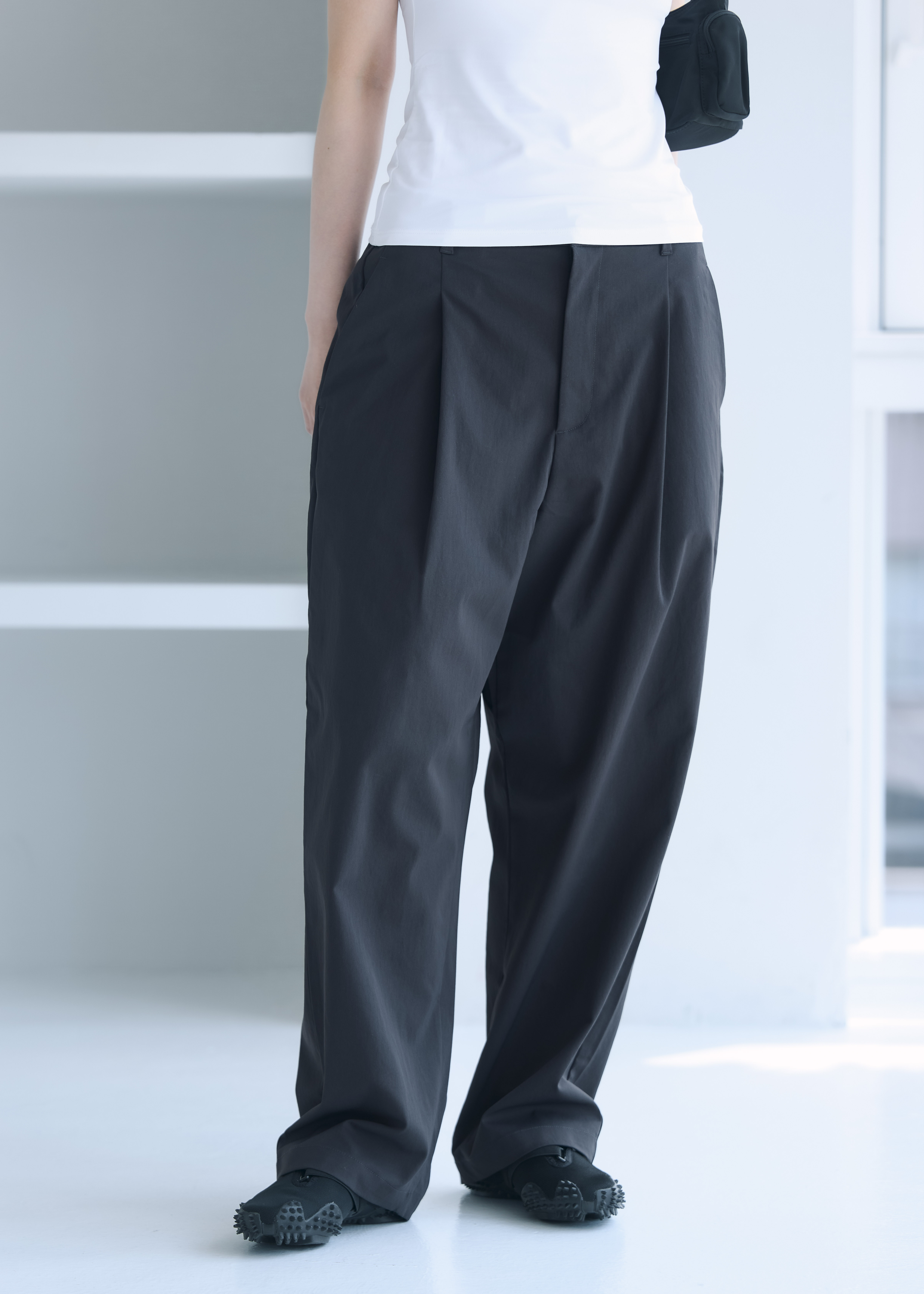 無印良品の撥水ストレッチチノタックワイドパンツ