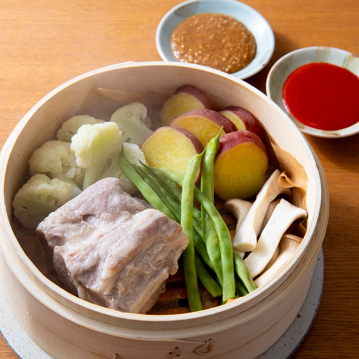 無印良品の『蒸篭』を使った、ふっくら豚肉と野菜の旨み「秋野菜と塩豚の蒸篭蒸し」