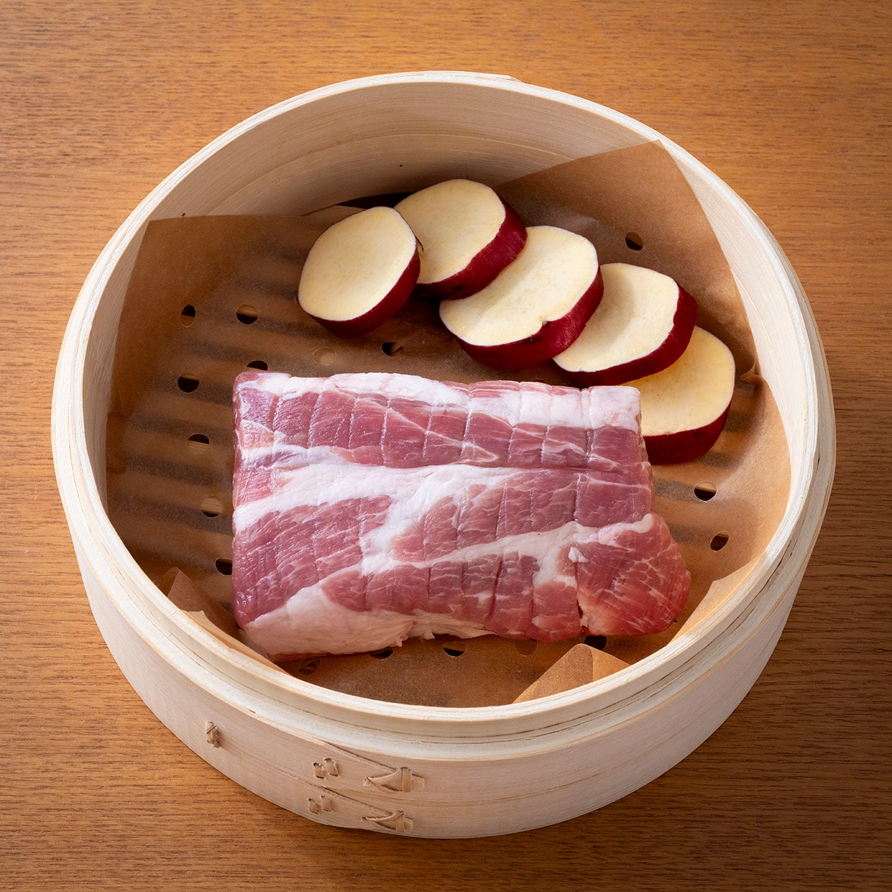 無印良品の『蒸篭』を使った、ふっくら豚肉と野菜の旨み「秋野菜と塩豚の蒸篭蒸し」