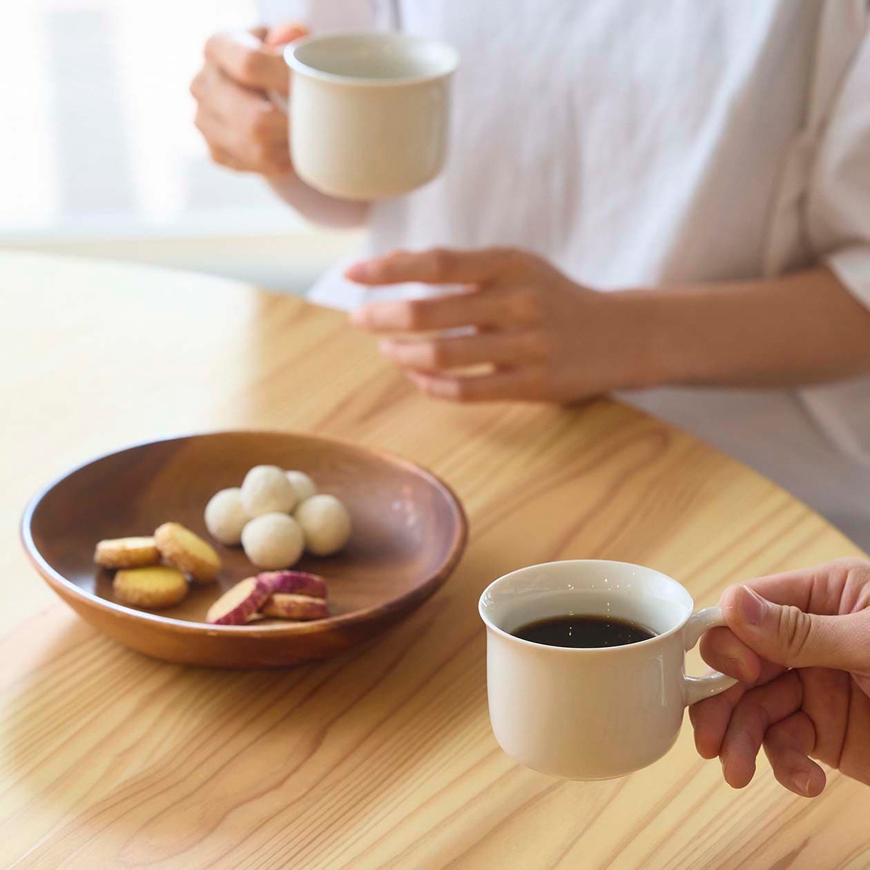 無印良品の 磁器ベージュ マグカップ
