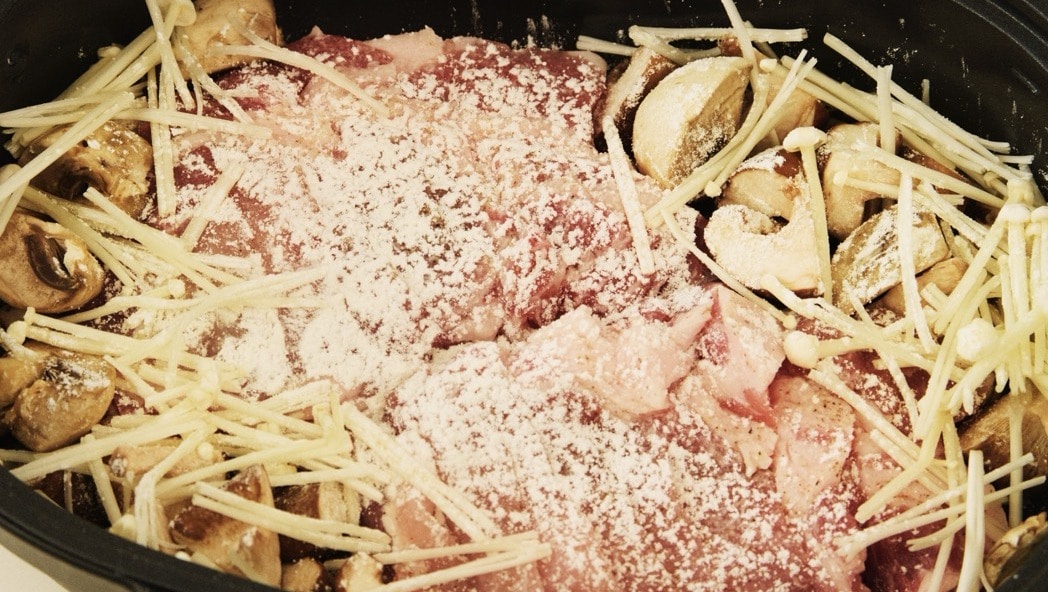 無印良品のレンジで焼き料理 グリルプレートで作るポークソテー ハニーマスタードきのこソース