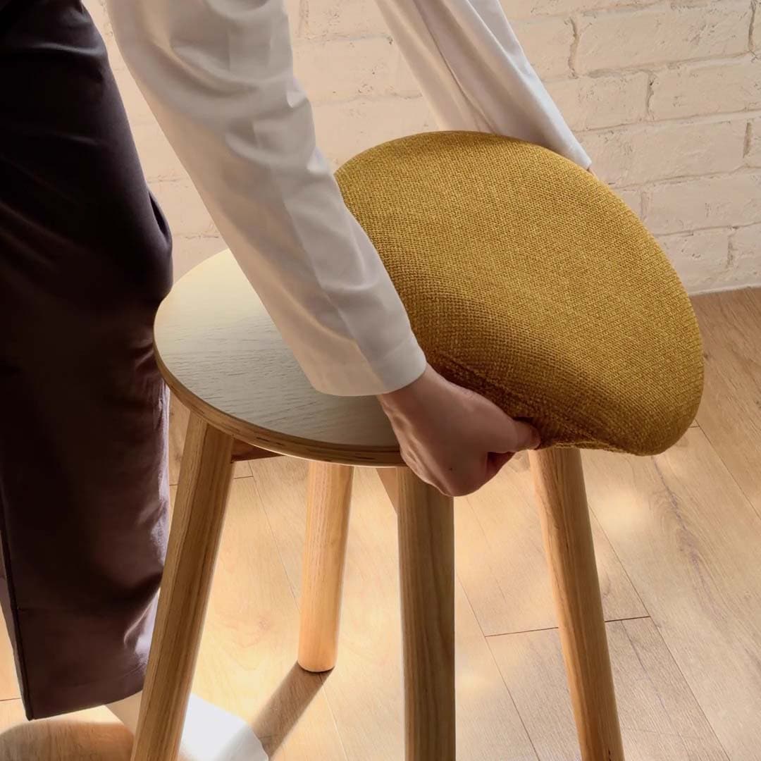 無印良品の木製スツールと専用クッション