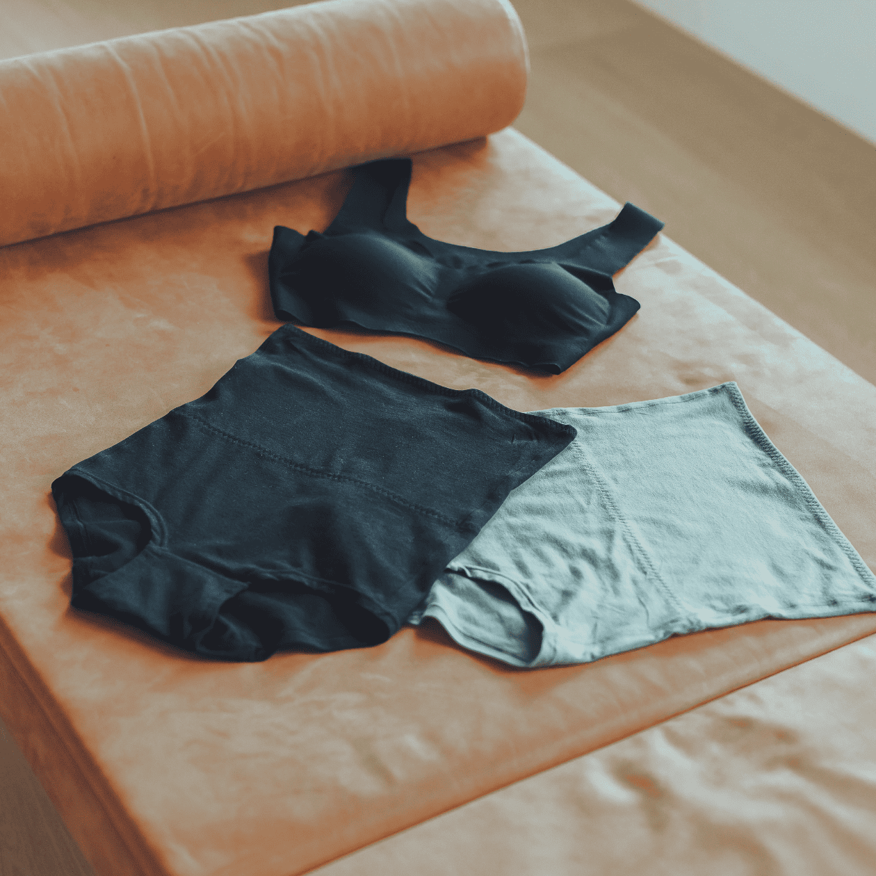 無印良品の腹巻きつきショーツとブラジャー