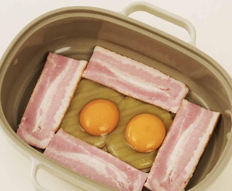 無印良品のレンジで焼き料理 グリルプレートで作るベーコンエッグ