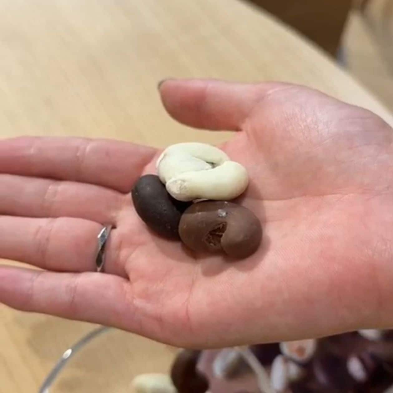 無印良品の3種のチョコがけミックスナッツ