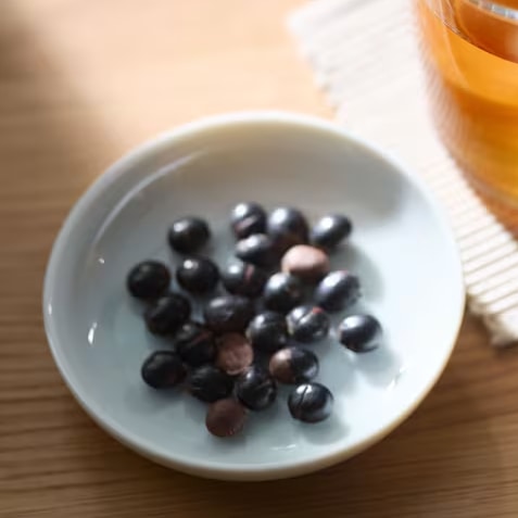 体をいたわる薬膳食材、「黒豆」のお茶で冷え対策