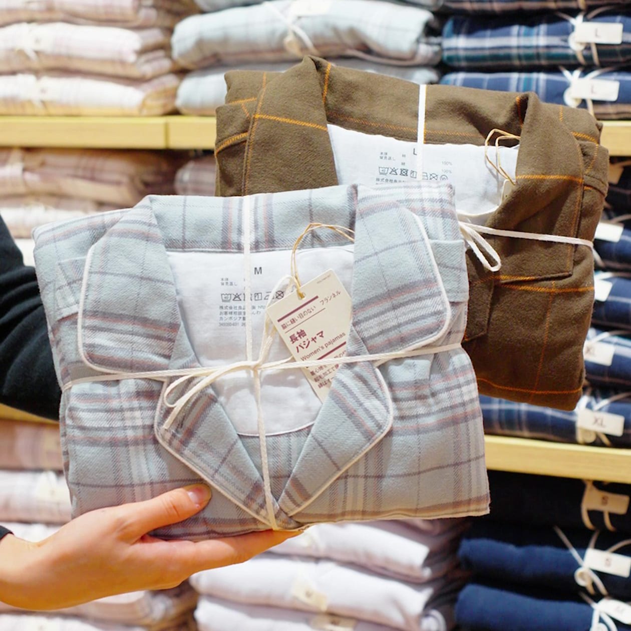 無印良品の脇に縫い目のない フランネル長袖パジャマ
