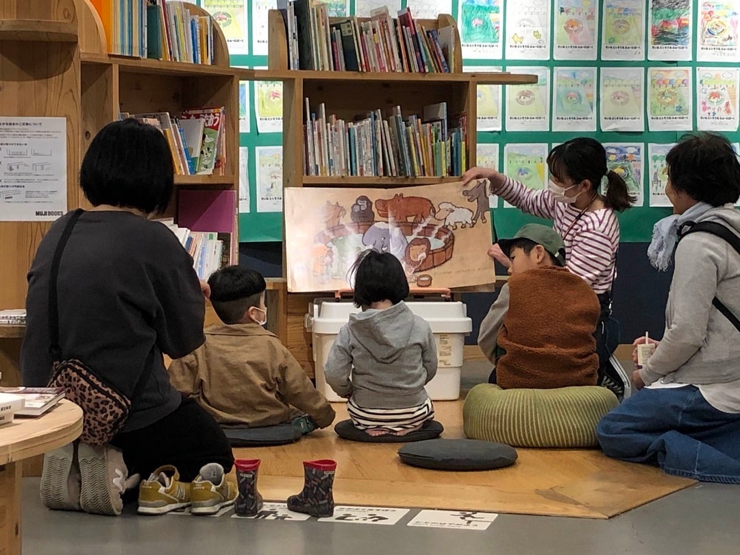 絵本のおはなし会を開催します