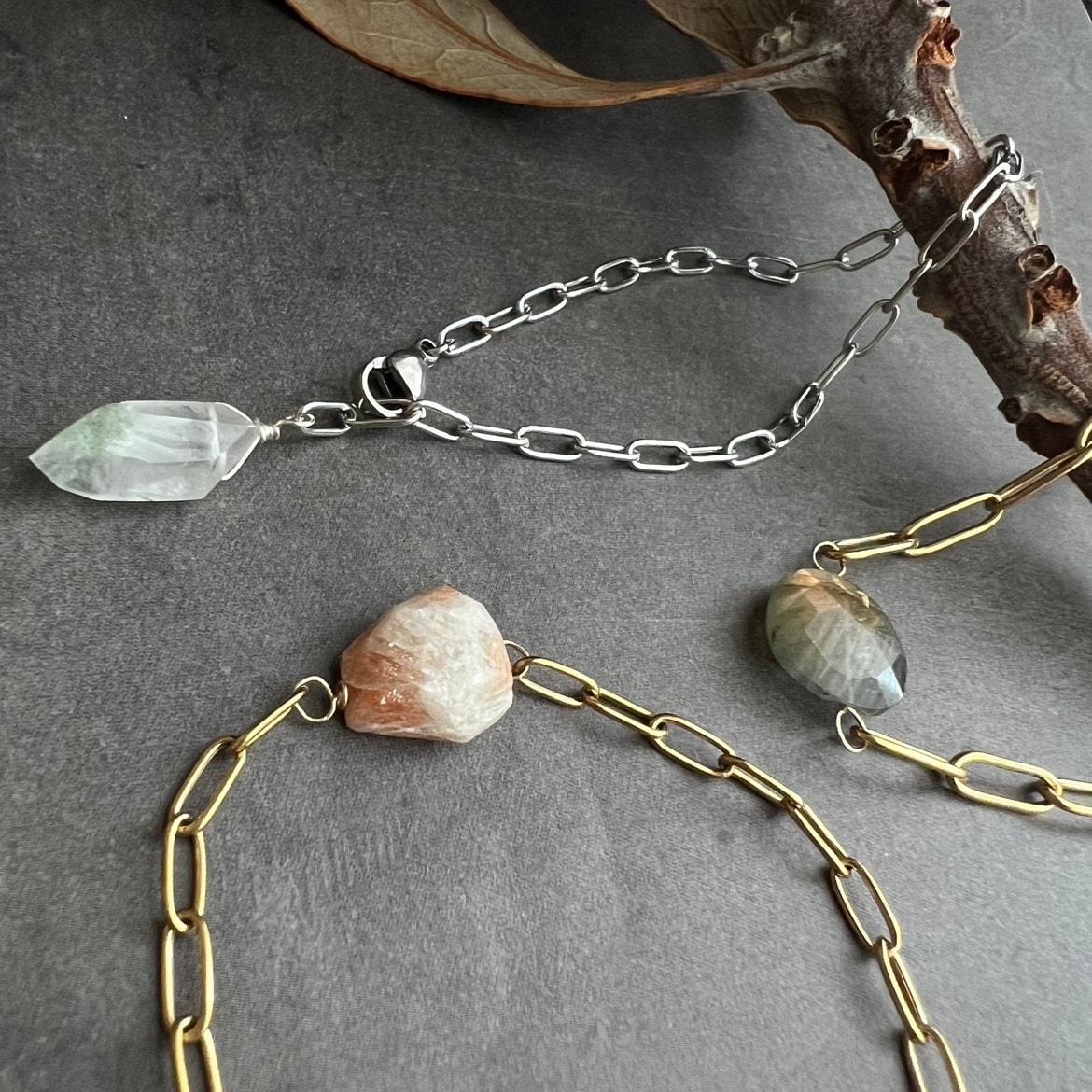 世界にひとつだけ、天然石のアクセサリーをつくろう