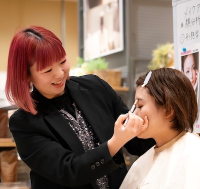 【３月１日】プロが教えるメイクアップレッスン