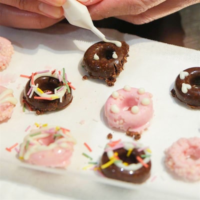 【2月1日】ドーナツ型のチョコをつくろう