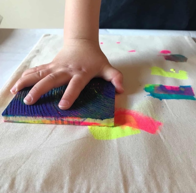 【3/1】素材アートあそび～木とあそぼう ＆ 木片スタンプでハンカチづくり～