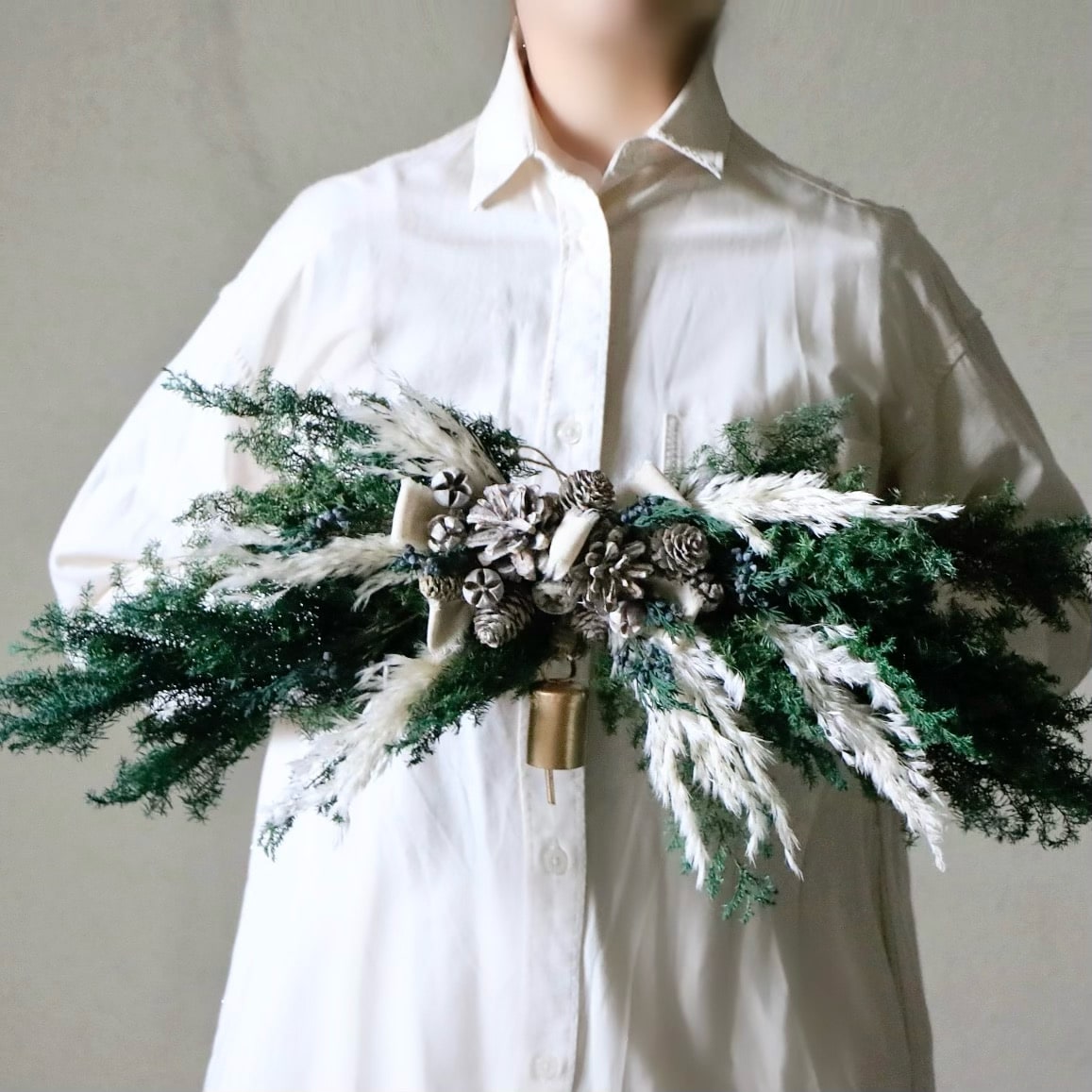 【マルエイガレリア】クリスマスの大きなリボンスワッグ