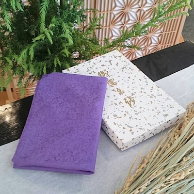 御山杉染めの着物生地で袱紗づくり