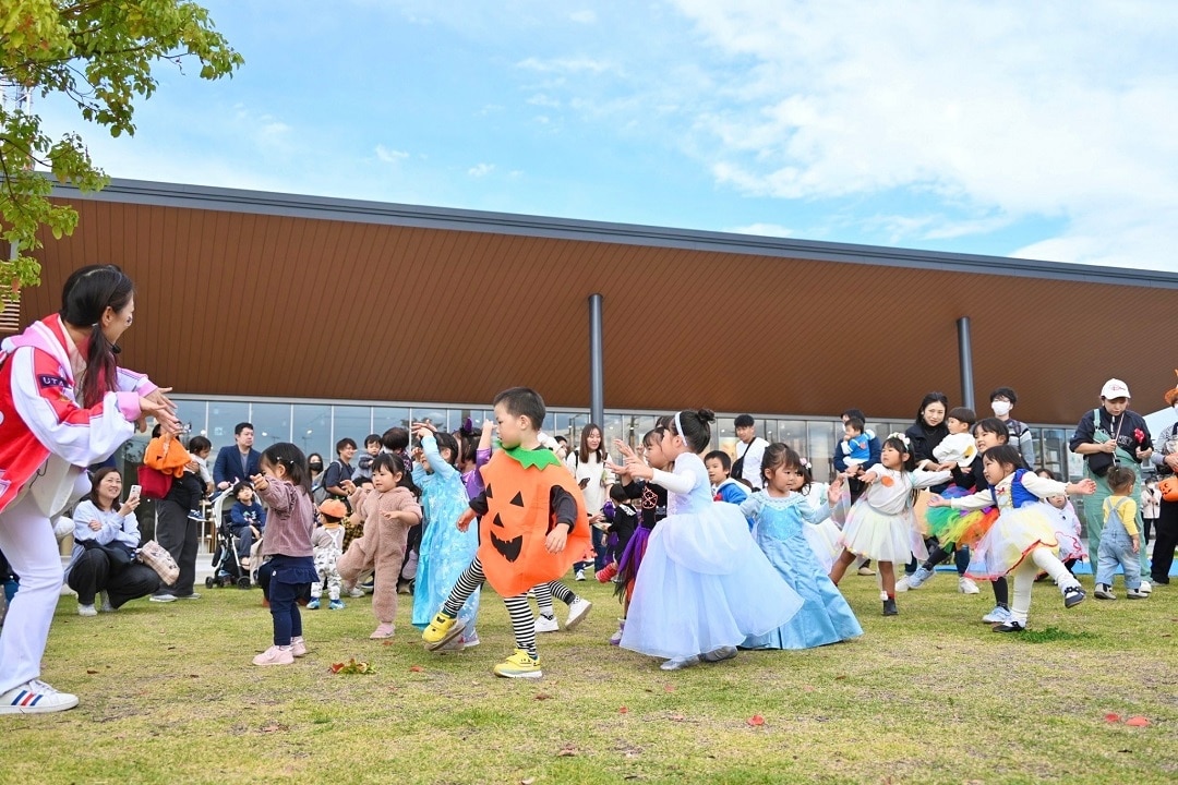 みんなで楽しくハロウィンダンスを踊りましょう！