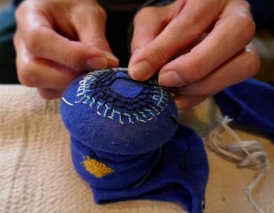 【服を育てるダーニング】