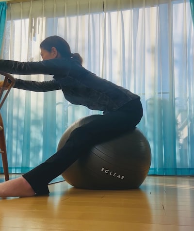 バランスボール開脚