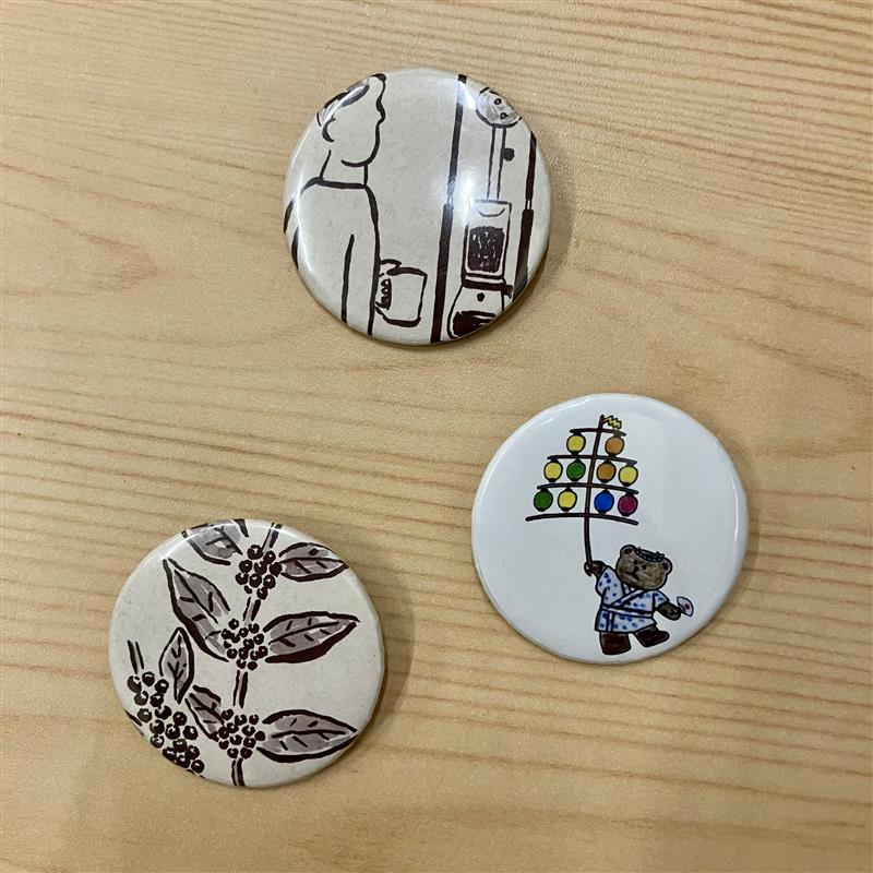 店舗で使用したポスターを使ってオリジナルの缶バッジを作ろう！