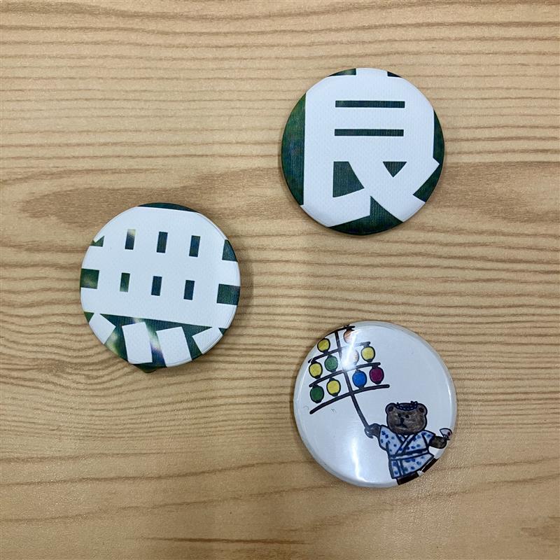 店舗で使用したポスターを使ってオリジナルの缶バッジを作ろう！