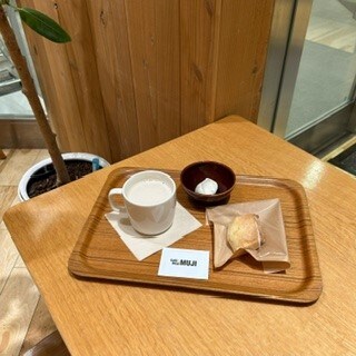 スコーンと黒豆茶ラテ