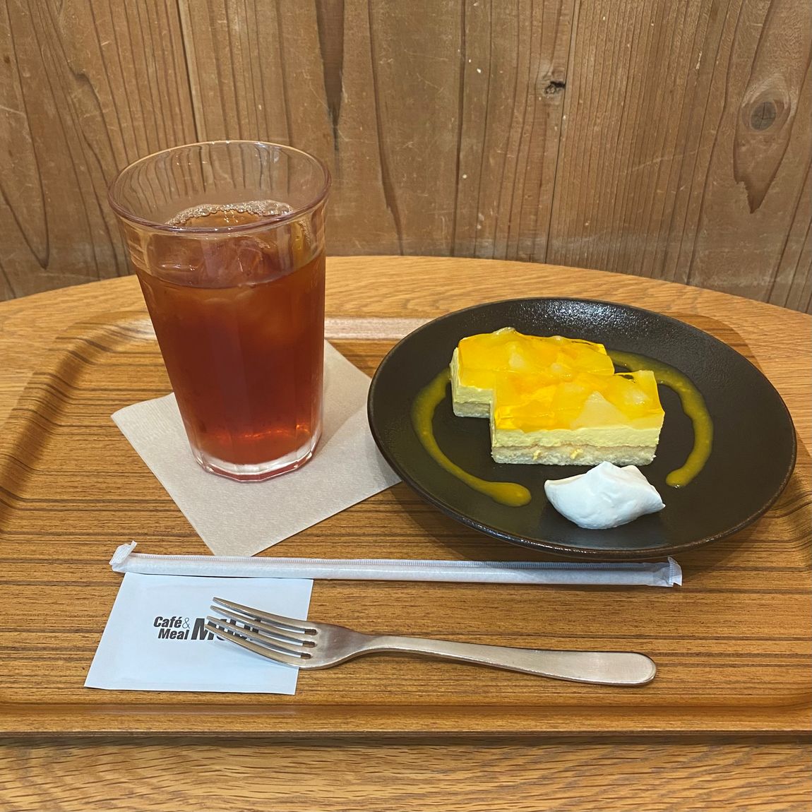 マンゴーとパイナップルのケーキ