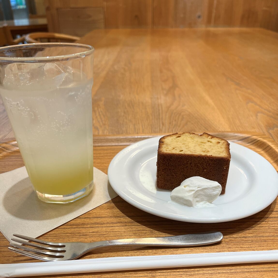 パウンドケーキと柚子スカッシュ