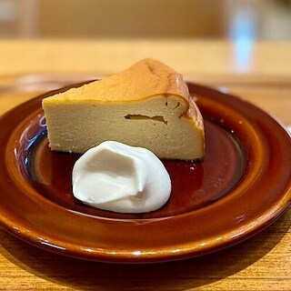 【CafeMUJIピオレ明石】 定番のしっとり濃厚なチーズケーキ