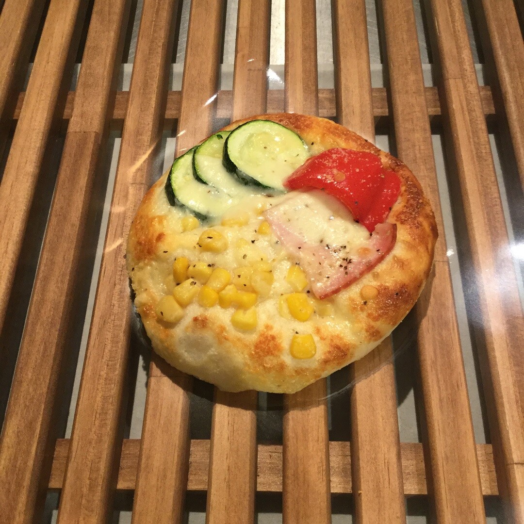 キービジュアル画像：米粉のフォカッチャ　季節野菜｜スタッフのおすすめ