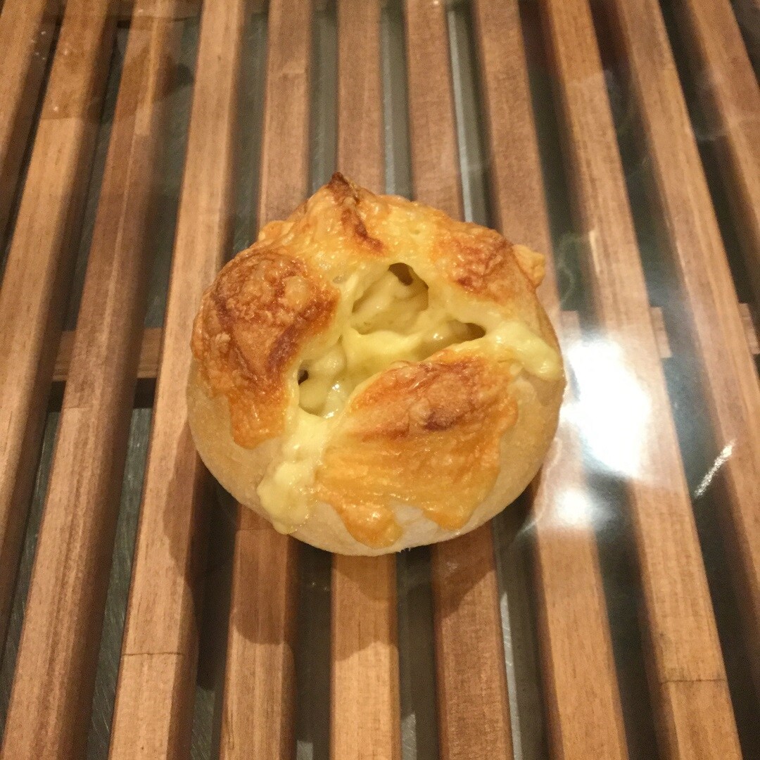 キービジュアル画像：ごろっとチーズのパン｜スタッフのおすすめ