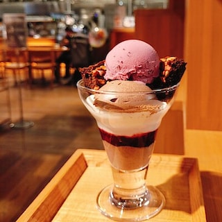 【CaféMUJI上大岡京急】チョコレートとフランボワーズアイスのパフェ