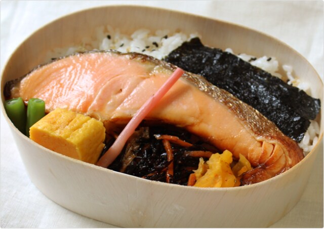 キービジュアル画像：本日の日替り弁当「大きな鮭弁当」