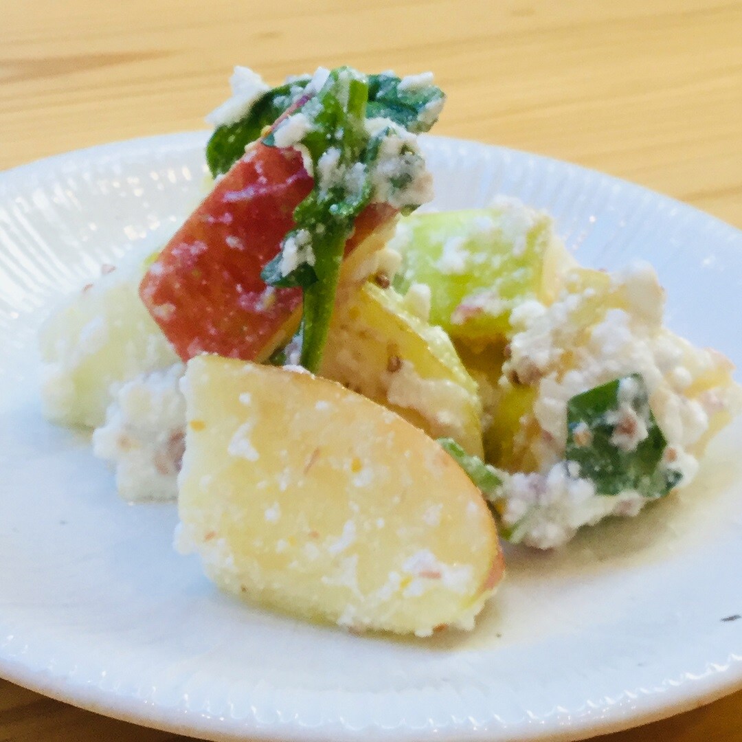 【Café＆Meal MUJI日比谷】りんごサラダの写真