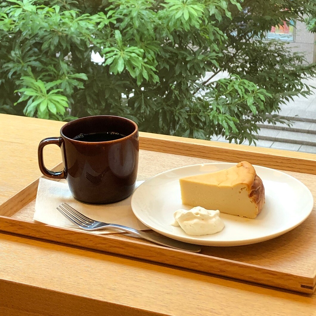 【Cafe&Meal MUJI日比谷】チーズケーキとコーヒーの写真
