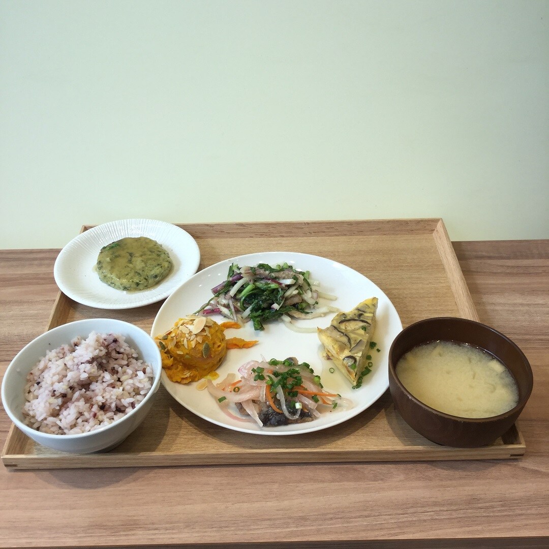 キービジュアル画像：「旬のものを、食べたいものを少しずつ、バランス良く」
