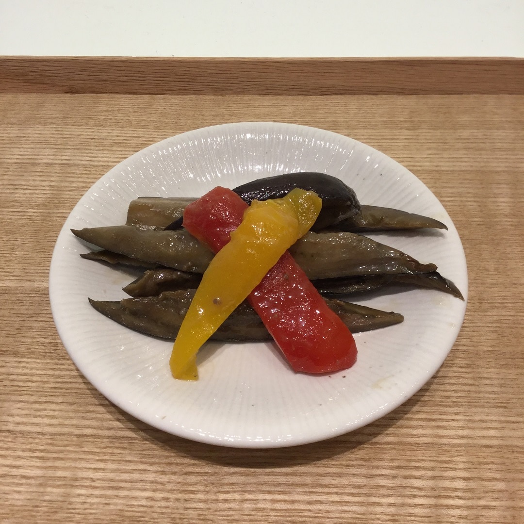 キービジュアル画像：スタッフおすすめ「焼きなすとパプリカのバルサミコマリネ」