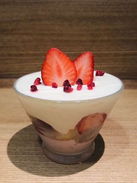【Cafe＆MealMUJI日比谷】グラスに入った苺ショート
