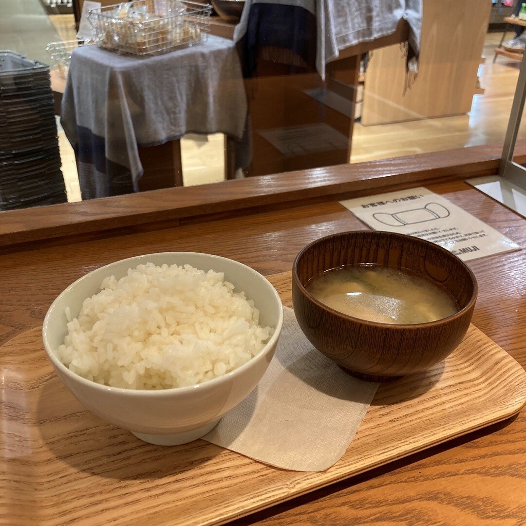 ご飯とお味噌汁