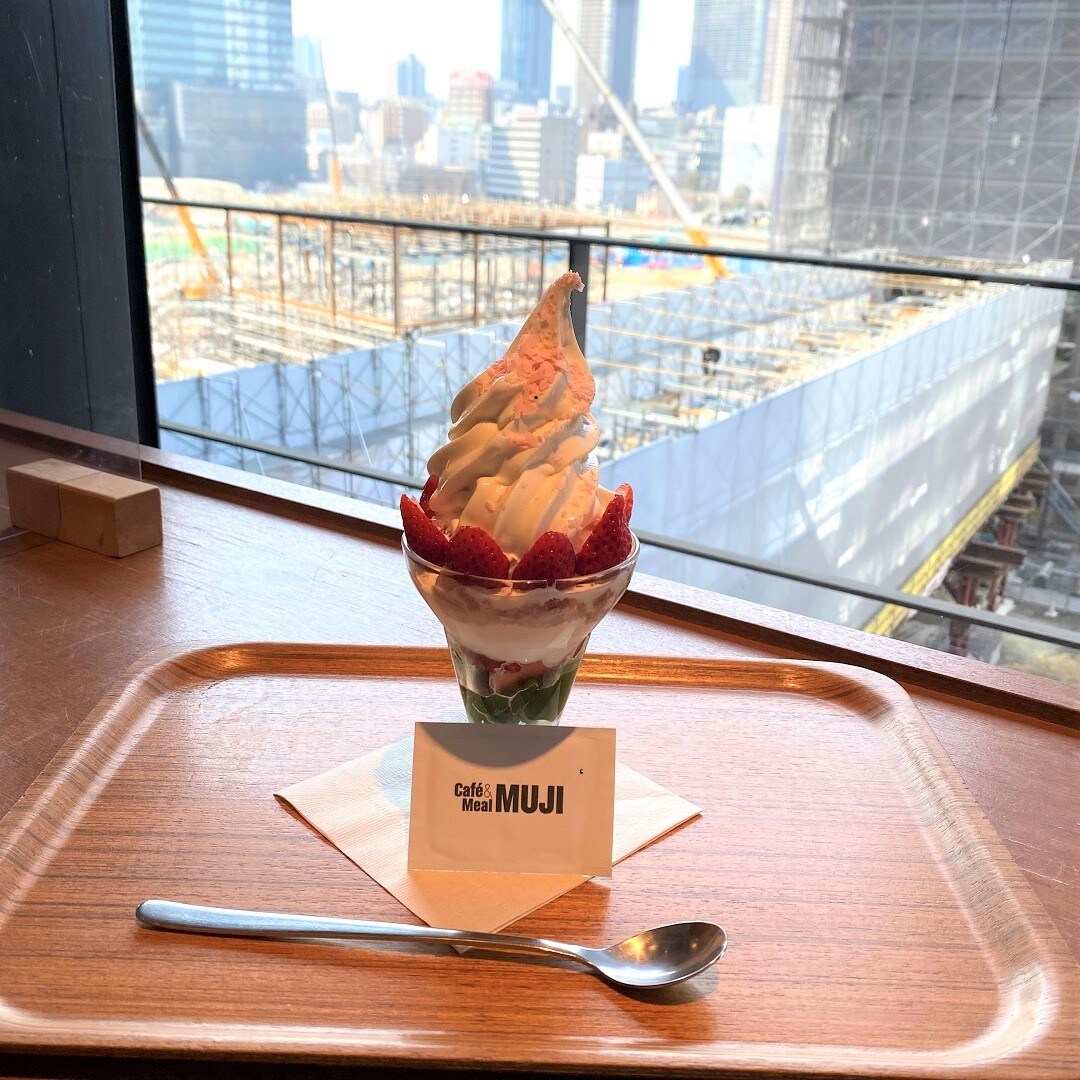 いちごとさくらのわらび餅パフェ