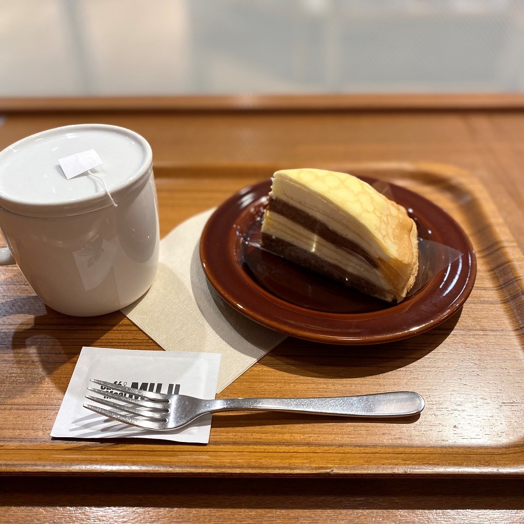 ティラミスミルクレープとホットティー