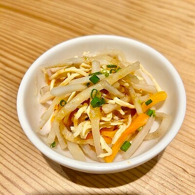 【Café＆Meal MUJIグランフロント大阪】　干し野菜と豆腐干絲のピリ辛和えのご紹介です。