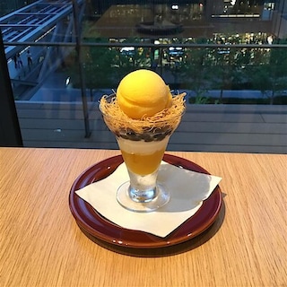 【Café＆Meal MUJIグランフロント大阪】　夏季限定デザート『マンゴーパフェ』のご紹介です。
