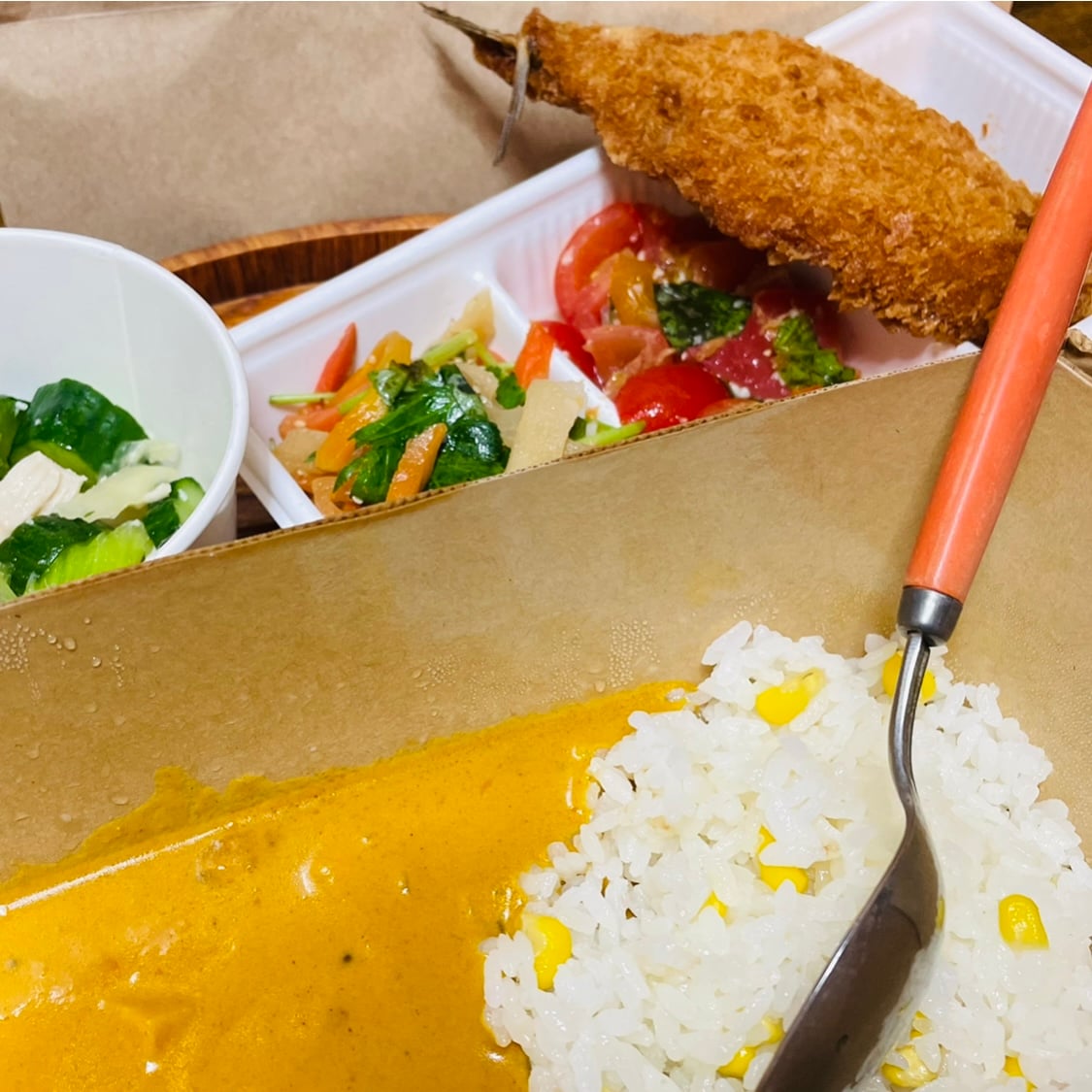 カレーとデリのテイクアウト写真