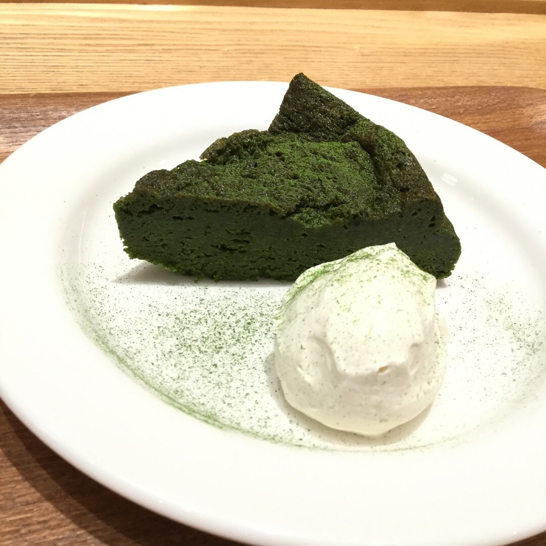 【CM越谷】抹茶ケーキの写真